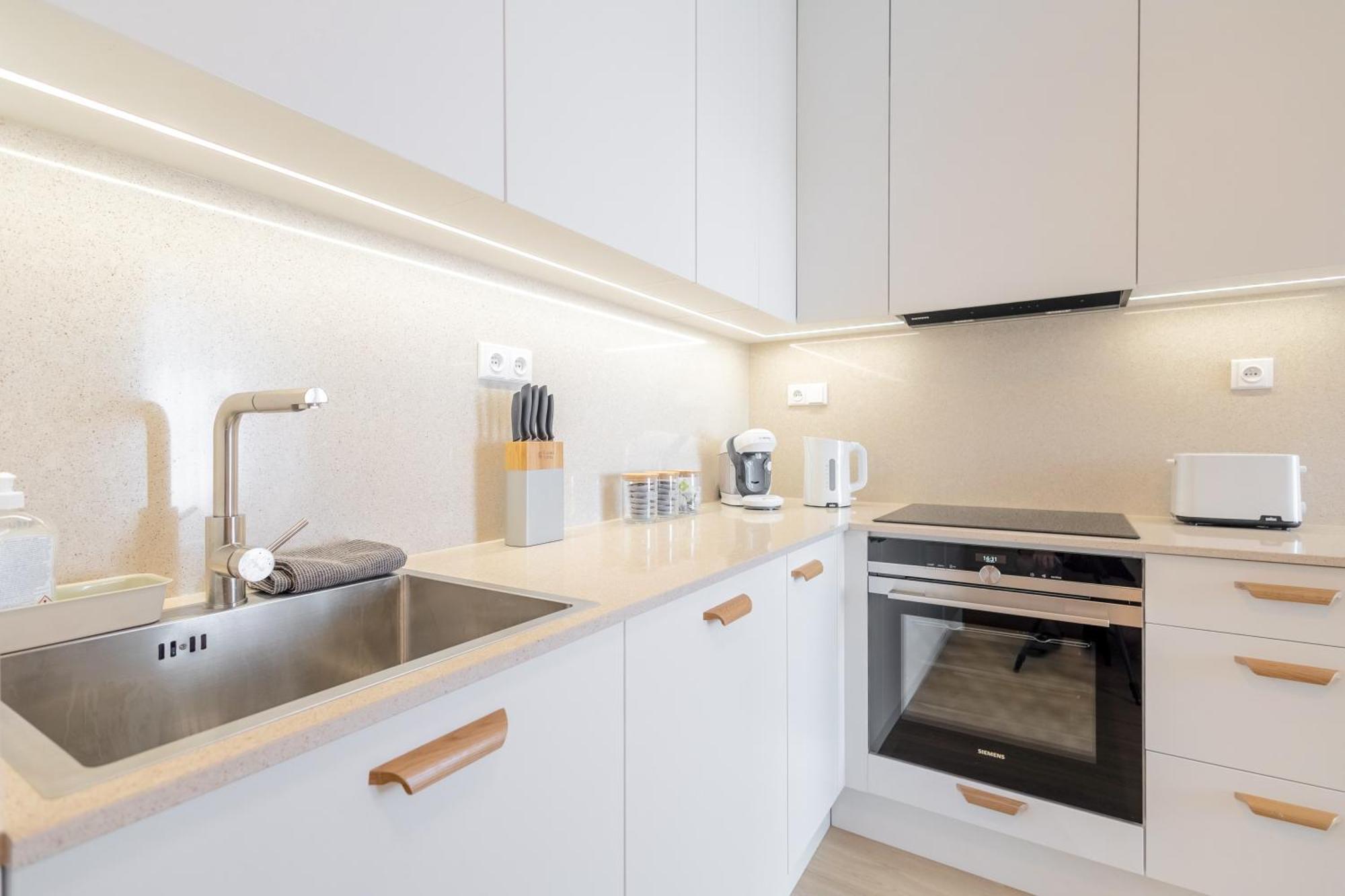 Bright 2Br - 8Th Floor, Balcony, Free Parking - By Gravity Prague Apartman Kültér fotó