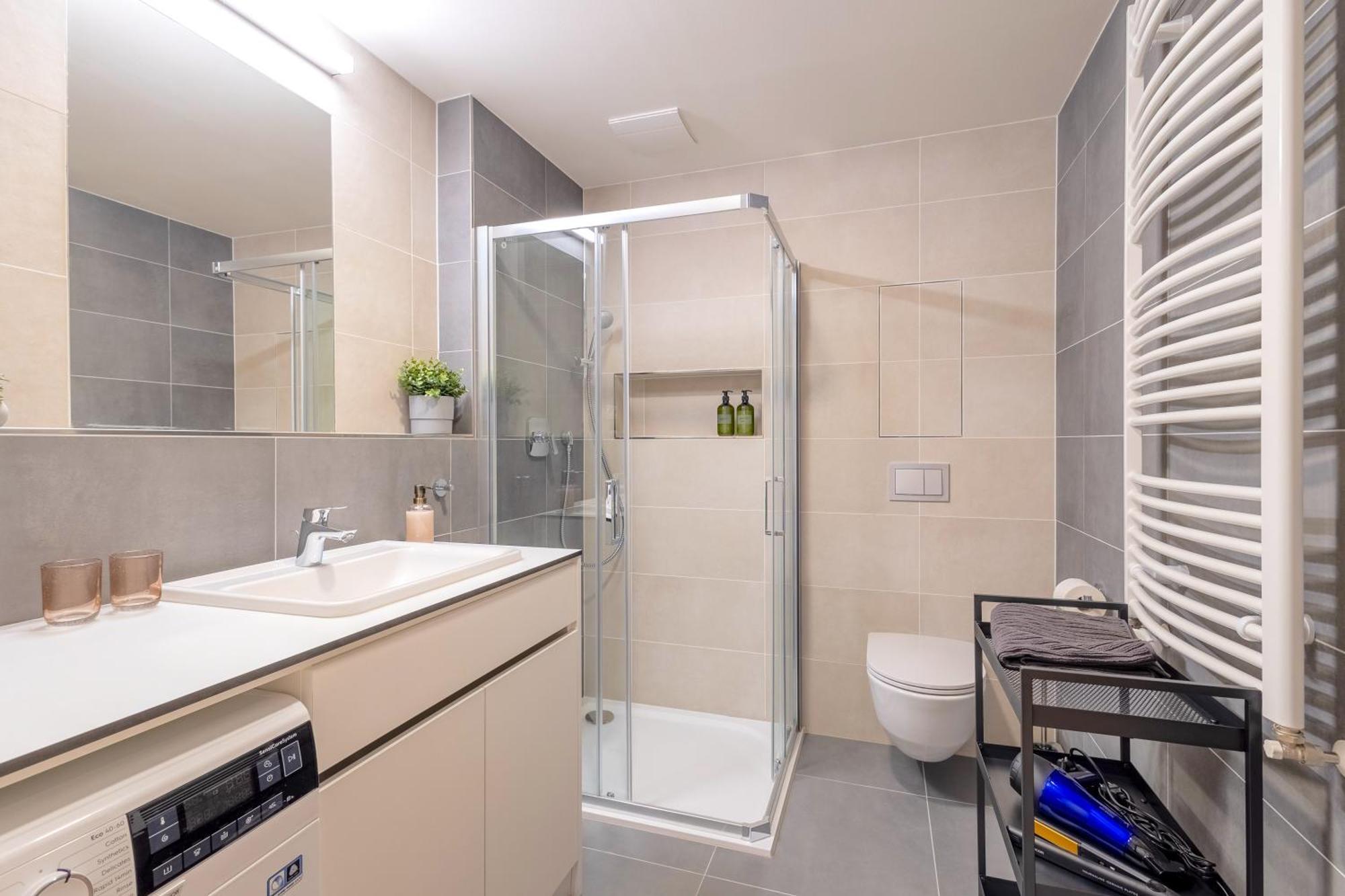 Bright 2Br - 8Th Floor, Balcony, Free Parking - By Gravity Prague Apartman Kültér fotó