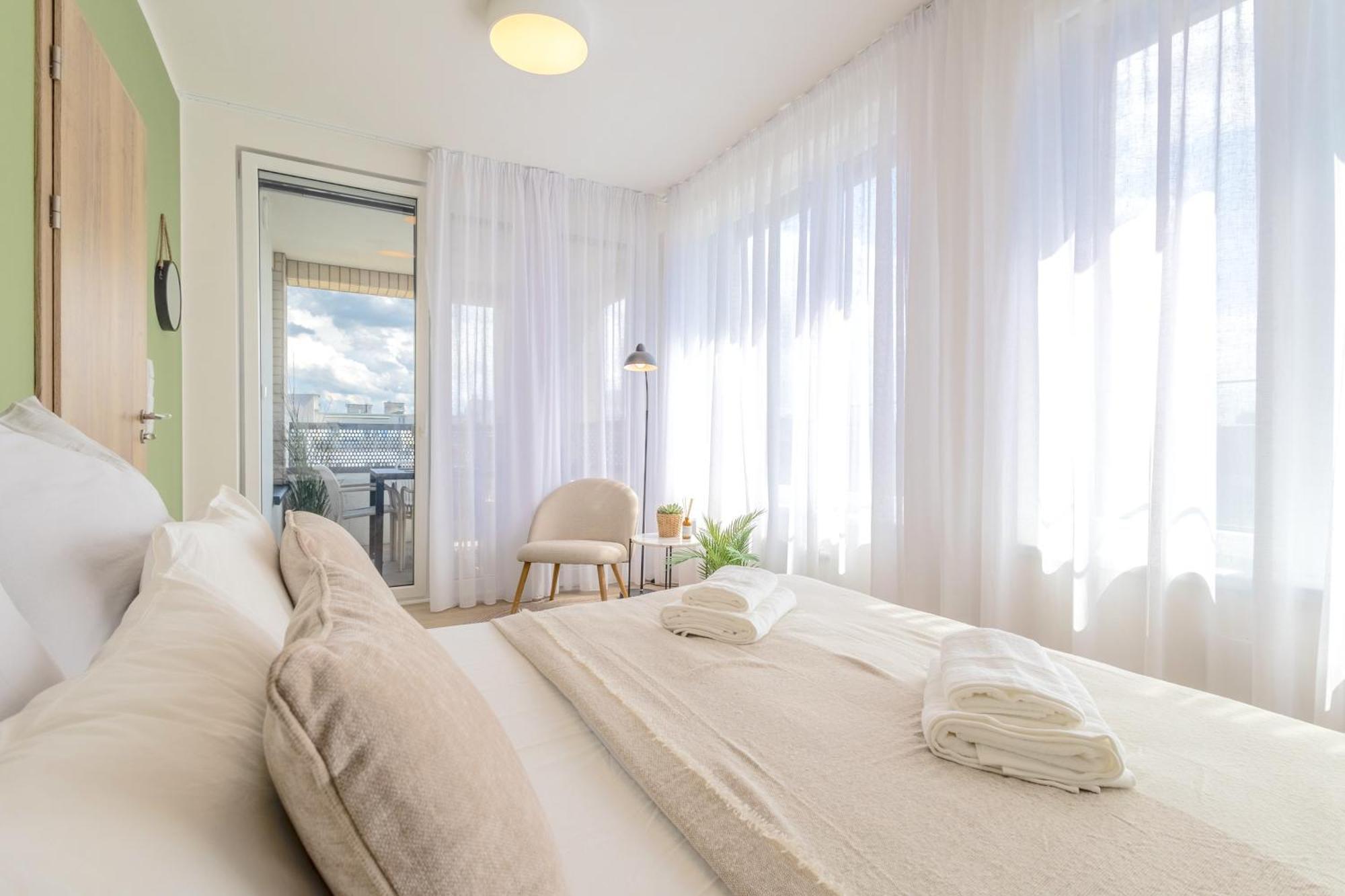 Bright 2Br - 8Th Floor, Balcony, Free Parking - By Gravity Prague Apartman Kültér fotó